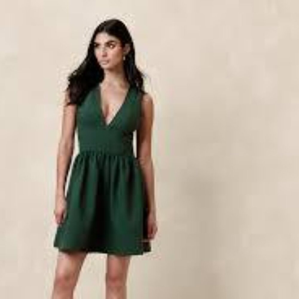 Gorgeous in Green! Banana Republic Anisa Mini Dress in New Hunter Green - Picture 4 of 4